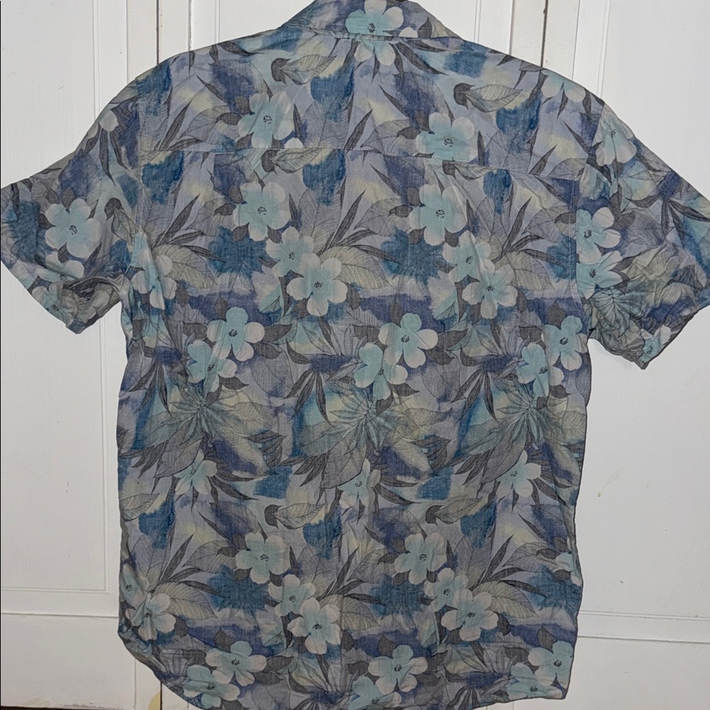 Hurley Light Blue Floral Short-Sleeve Button-Up Mena Shirt Size Small - Picture 5 of 5